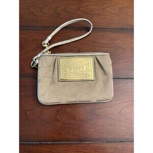 COACH POPPY CLUTCH Wristlet‎ Wallet